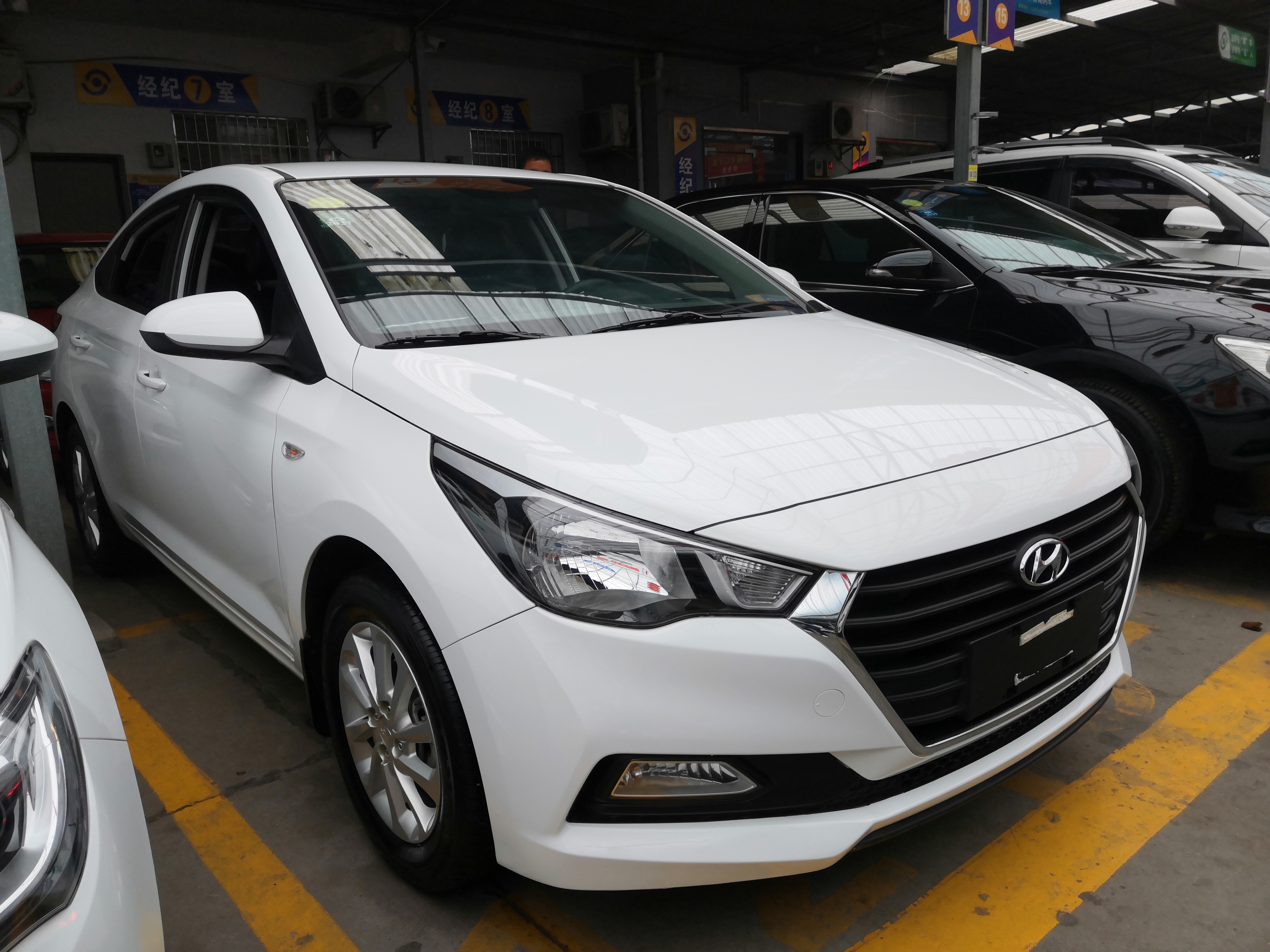 现代悦纳2016款 悦纳 1.4l 自动炫酷版gls